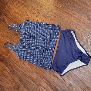 YONIQUE L Navy blue tankini. Top has polka-dots. Bottoms are solid blue. NWT